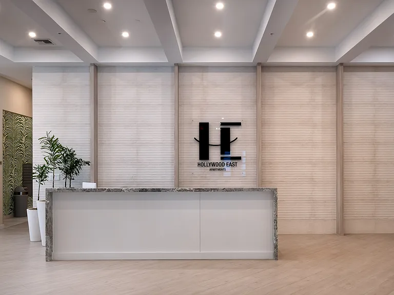 Hollywood East — Photo 10