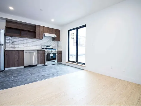 703 Hart Street image 2 of 8