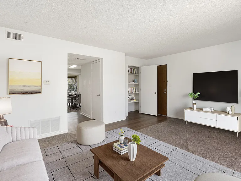 Lakemont Apartments — Photo 27