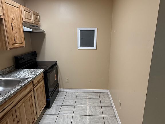 4th image of 130 Main St #1