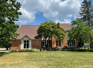 1685 Shaker Heights Dr, Bloomfield Hills, MI 48304