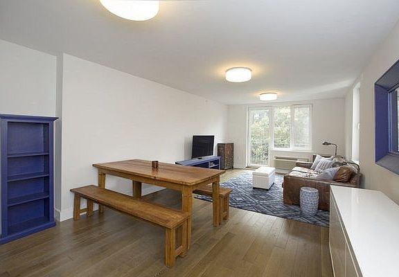 3rd image of 308 E 109th St APT 6C
