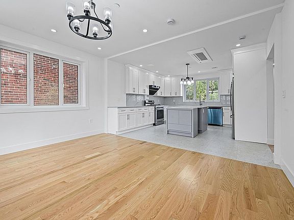 5th image of 3235 164th St Unit 1