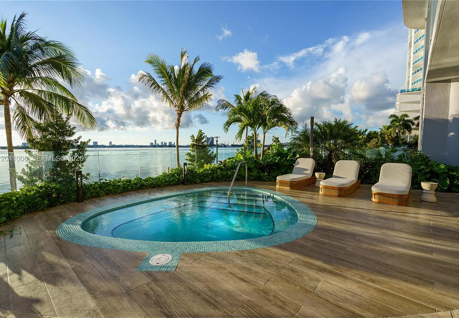 Aria Reserve Condo — Photo 3