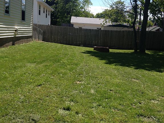 4th image of 1927 Wilkinson Ave