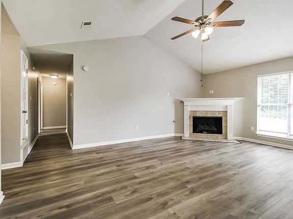 5th image of 8274 Park Pike Dr