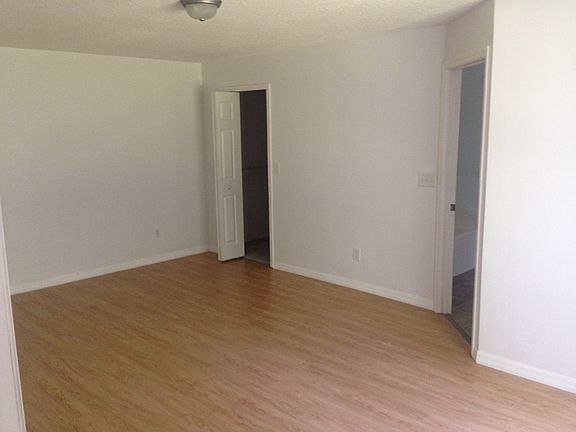 4th image of 47 Perkins Ln