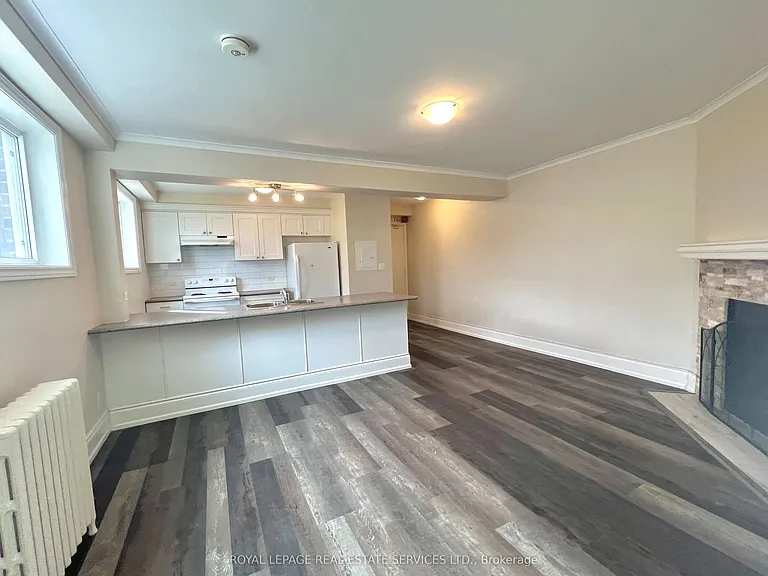 322 Lakeshore Rd W #1 — Photo 6