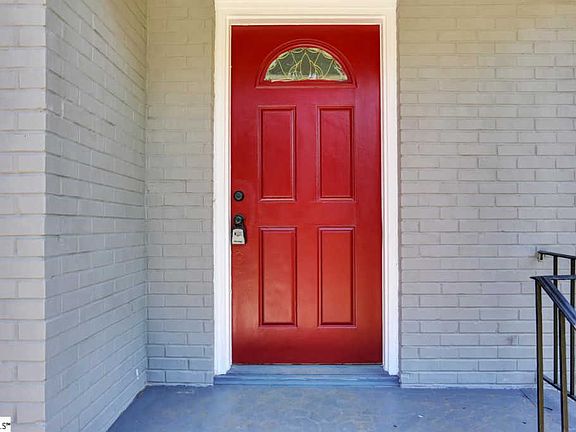 5th image of 105 Rosemary Ln