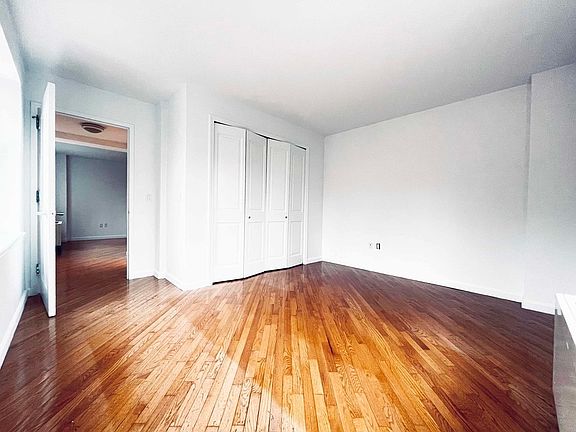 5th image of 401 W 22nd St #4