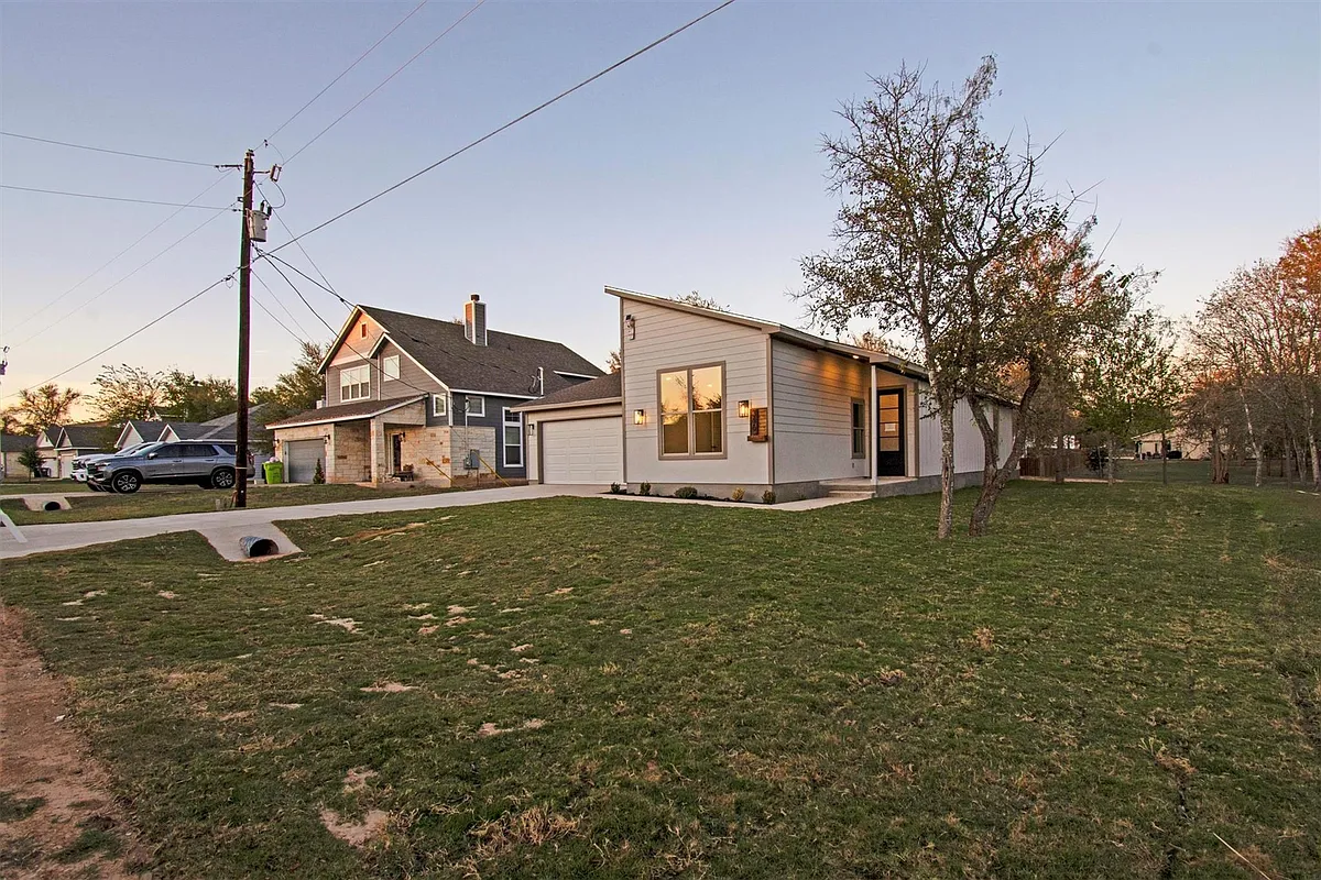 Building Photo - 346 Nene Ln