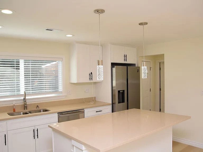 5724 Hillcrest Dr SW — Photo 4