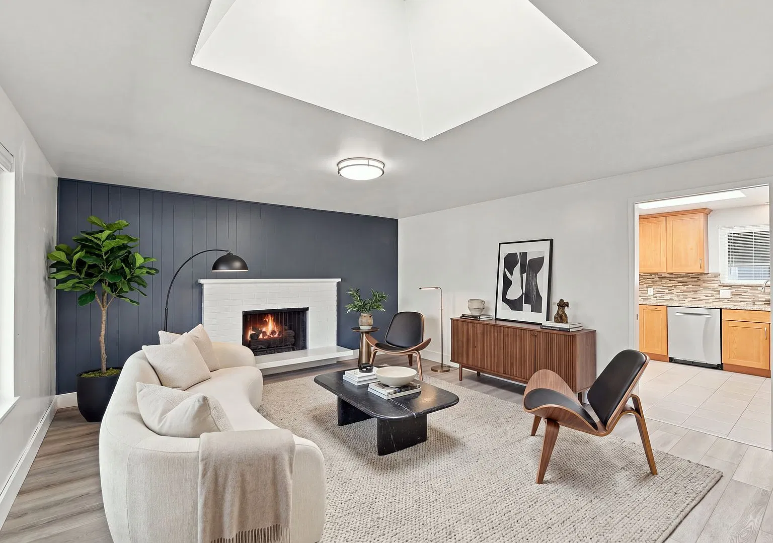 3Bd/2.5Ba Bellevue Home — Photo 3