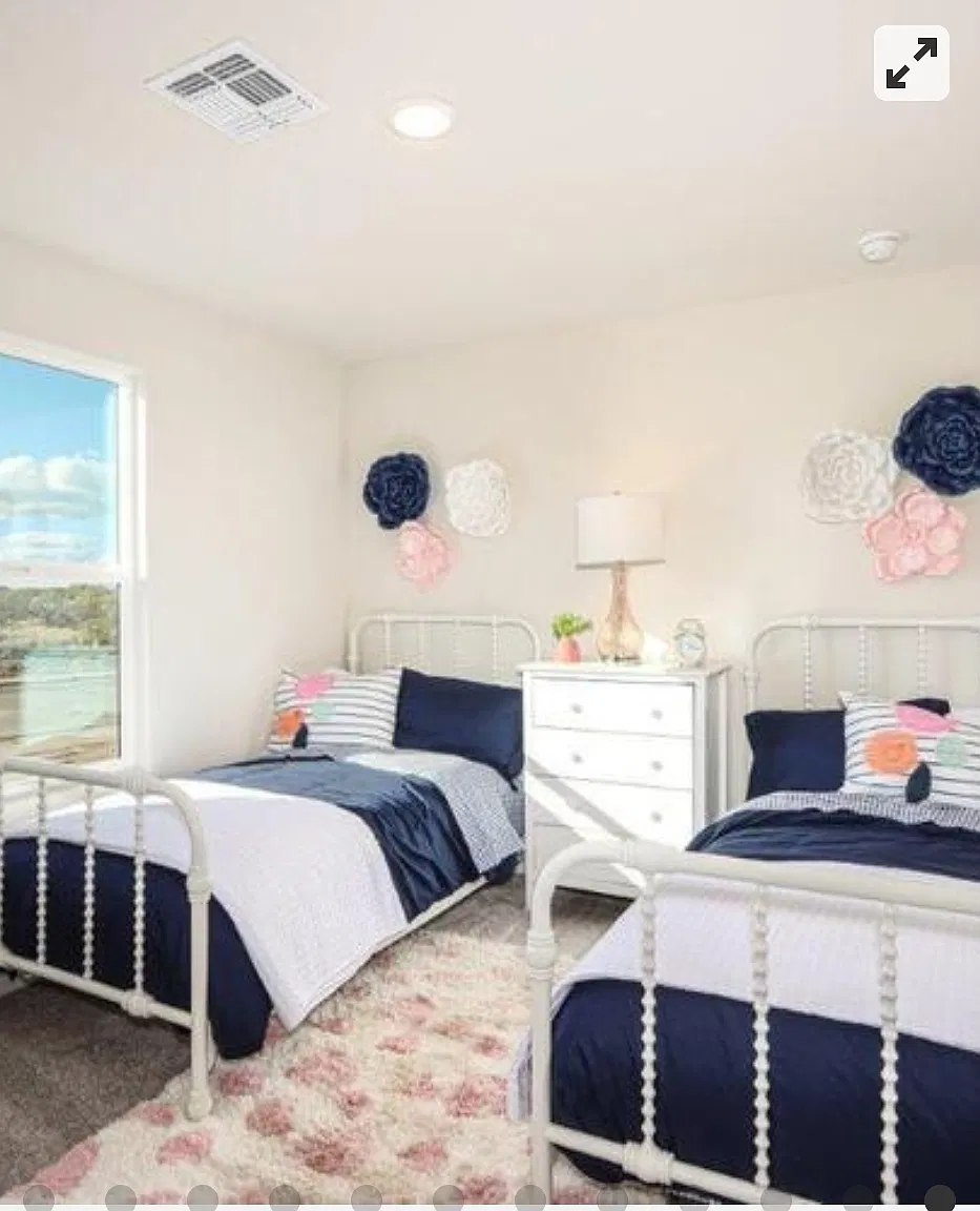 4 bed, 1915 sqft, $1,899 — Photo 3