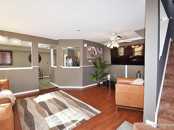 3rd image of 602 E Victoria Cir