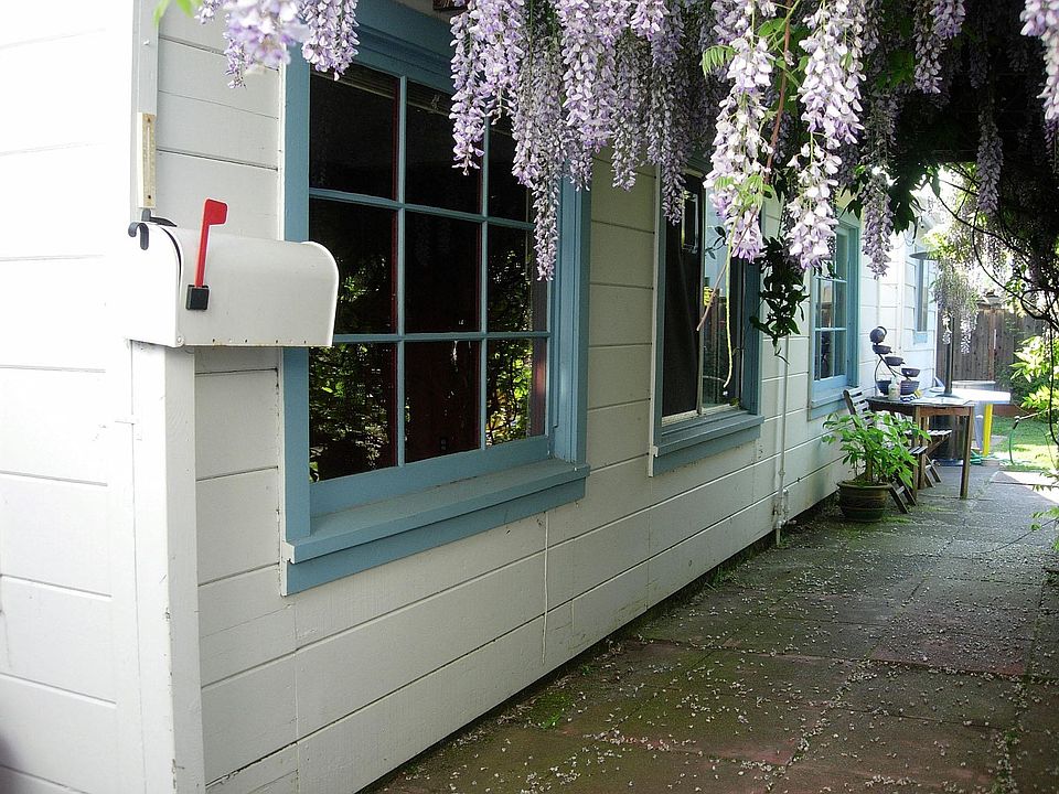 1st image of 6 Meadow Dr