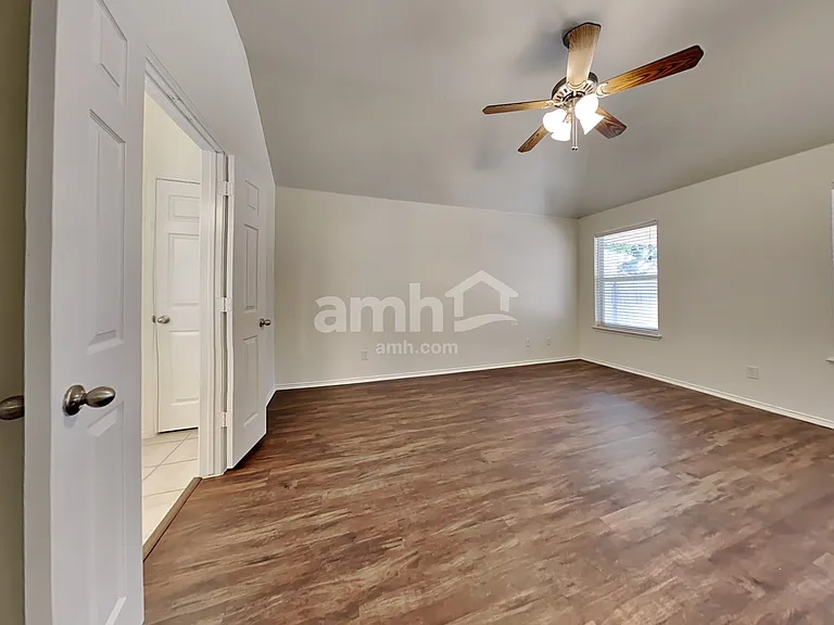 4406 Shady Elm Dr — Photo 10