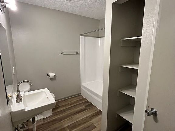 5th image of 406 4th St SE #6B