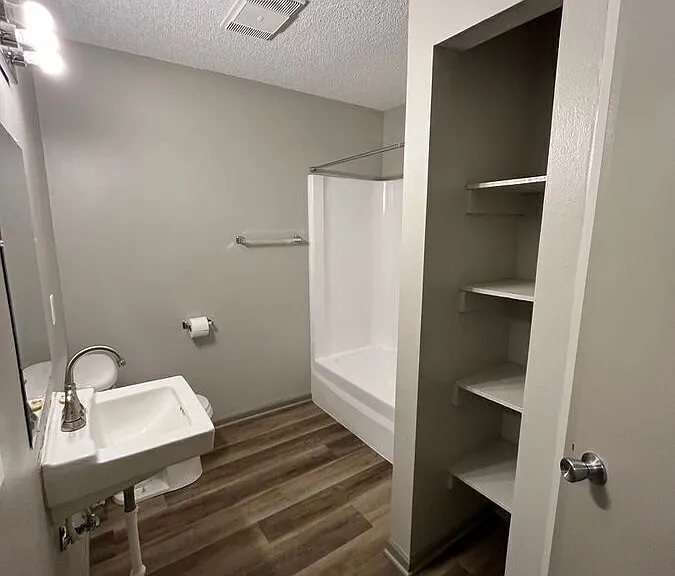 406 4th St SE #6B — Photo 5