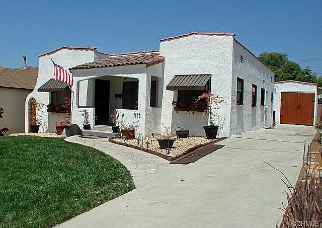 1st image of 915 E Magnolia Blvd