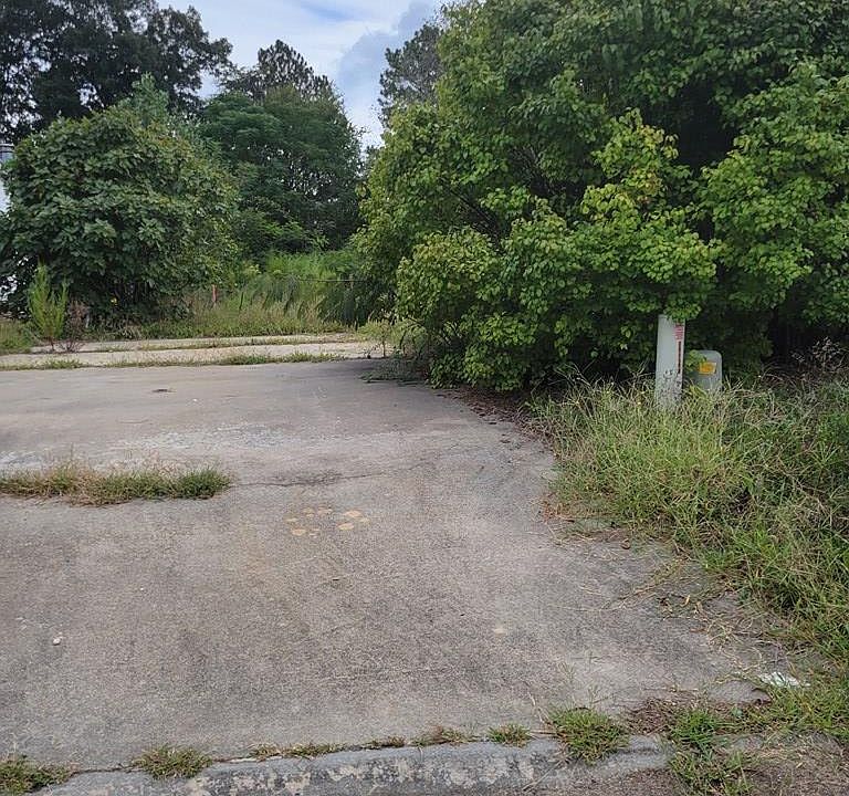 2nd image of 129 Wendover Ln