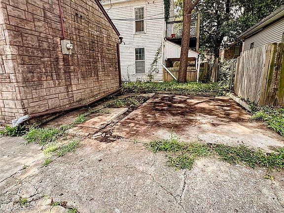 4th image of 623 E Spring Street