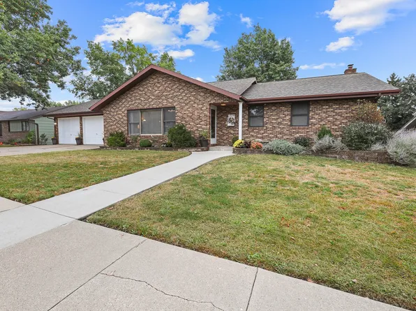 1326 E 7th St, Pella, IA 50219
