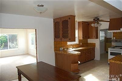 3rd image of 905 C St