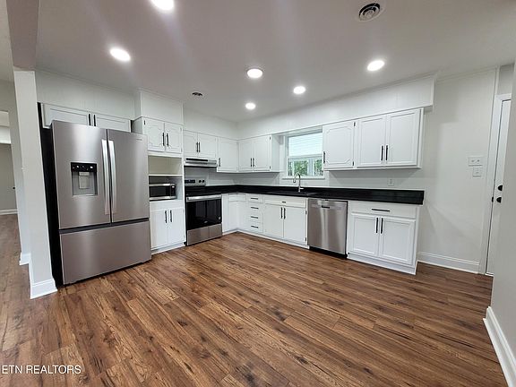 2nd image of 5506 Cedar Heights Rd