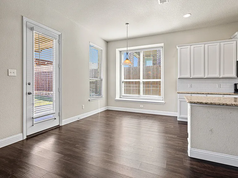1701 Meadowleaf Ln — Photo 6