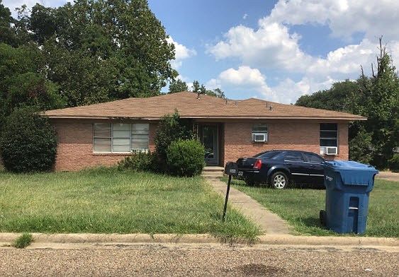 1st image of 311 E Magnolia Dr