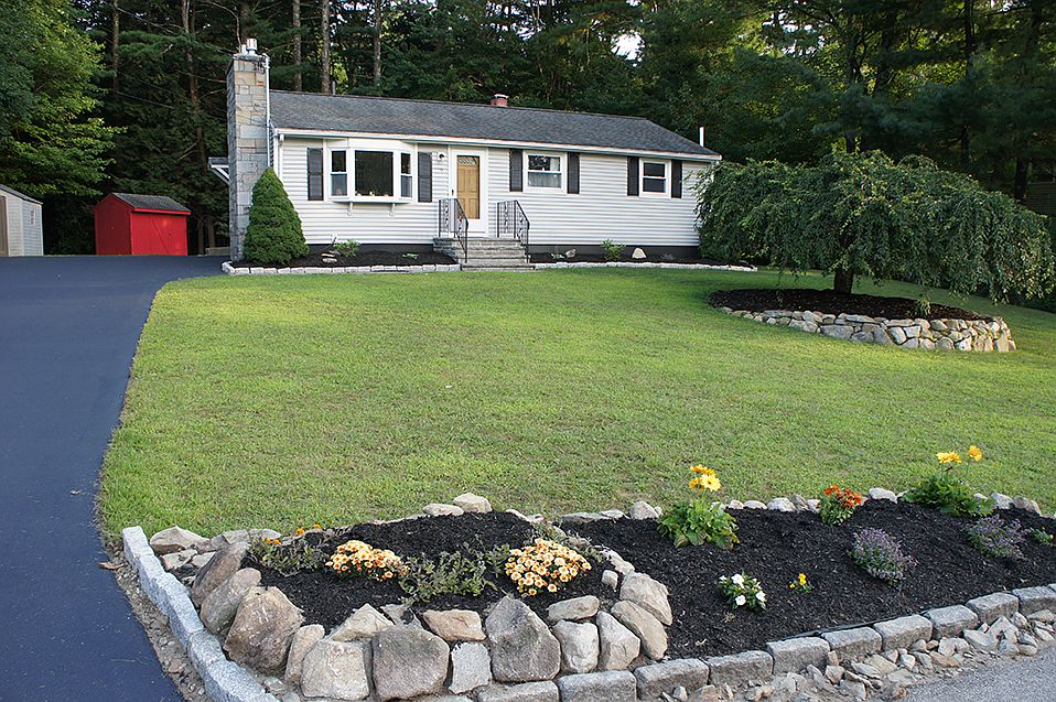 1st image of 15 Yarmouth Dr