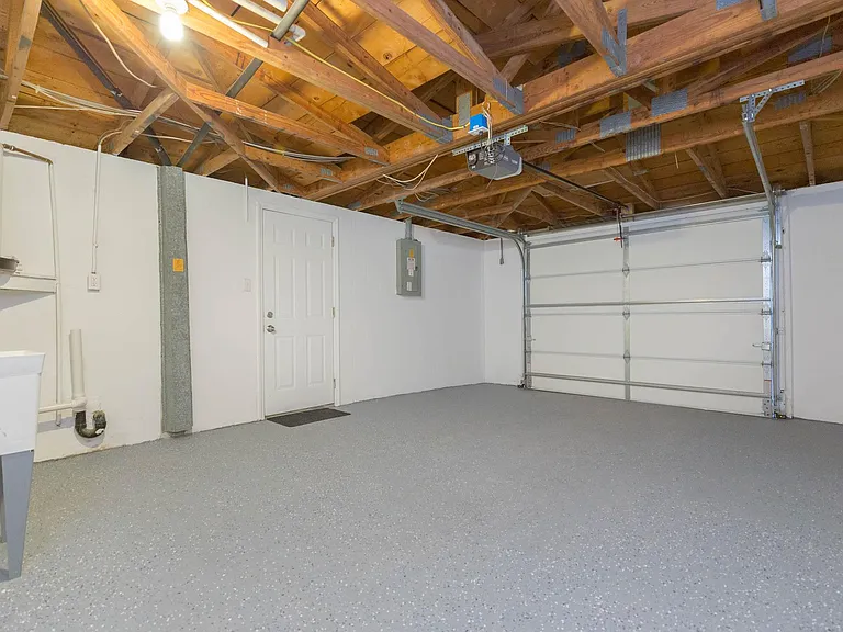 9016 Hunt Club Ln — Photo 34
