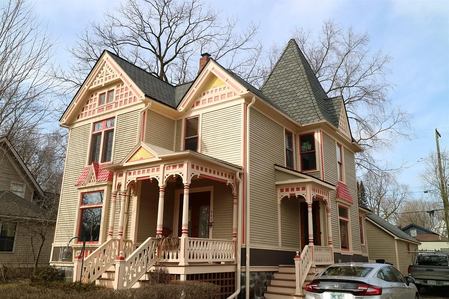 325 E Cross St photo 1