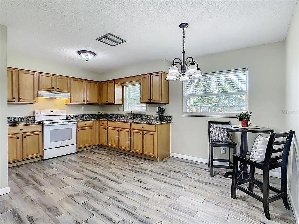 2 bed, 1008 sqft, $1,550 — Photo 1