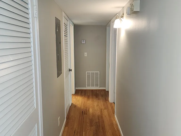 67 Montre Sq NW #1 — Photo 13