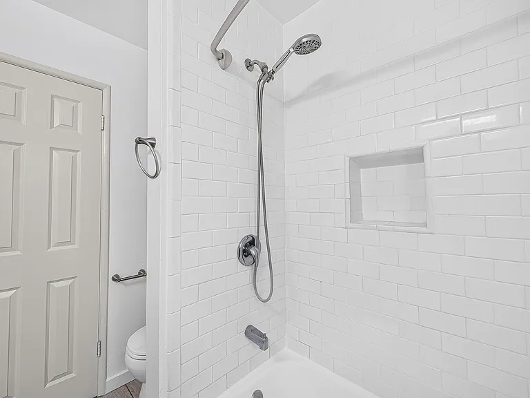 1521 E 2nd Street — Photo 22