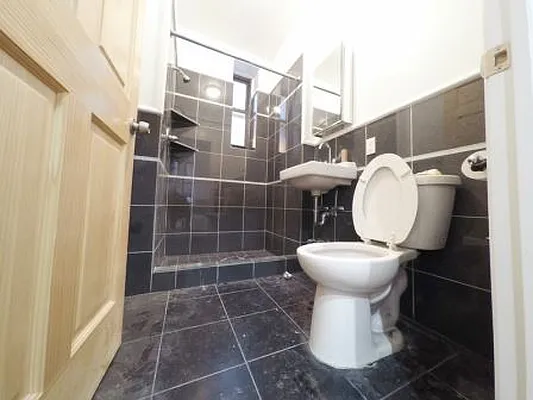 Rented by Standard Realty | media 18