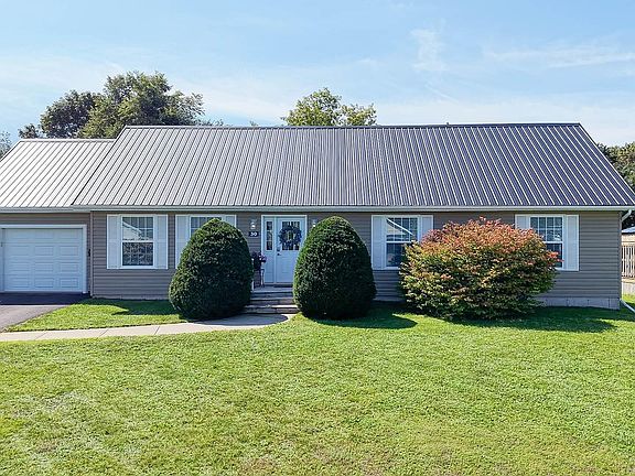3rd image of 30 Harland View Dr