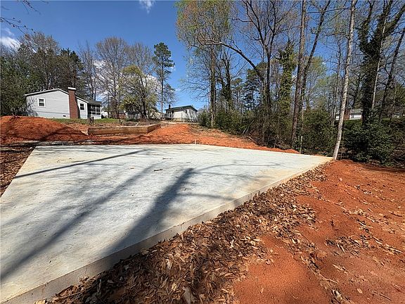 5th image of 103 Hughes St