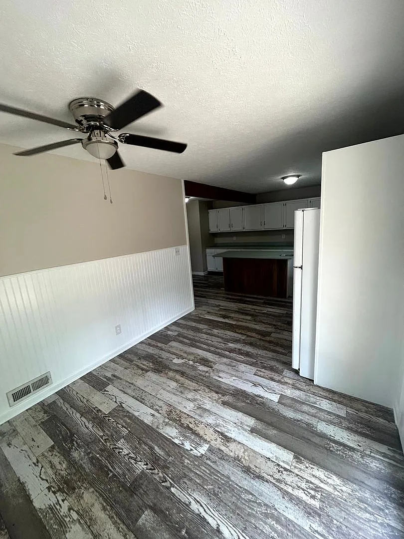 Beautiful 3-Bed Home in Prime Jeffersontown Location! — Photo 4