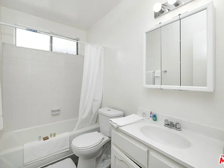 1208 W Adams Blvd #17 — Photo 8