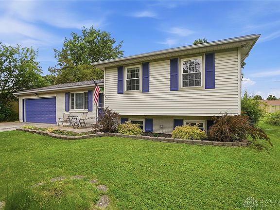 3rd image of 245 Grantwood Dr