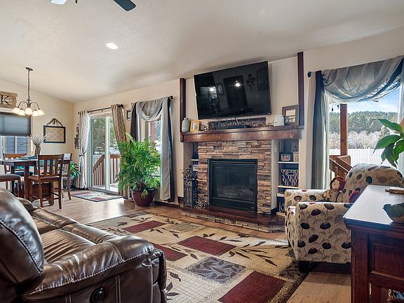 3rd image of 7325 Castlewood Dr