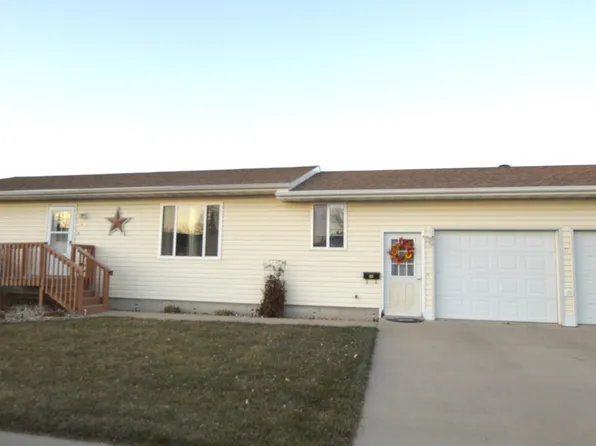 610 13th Ave SW, Aberdeen, SD 57401