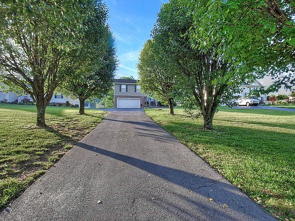 2nd image of 104 Meadowbrook Dr