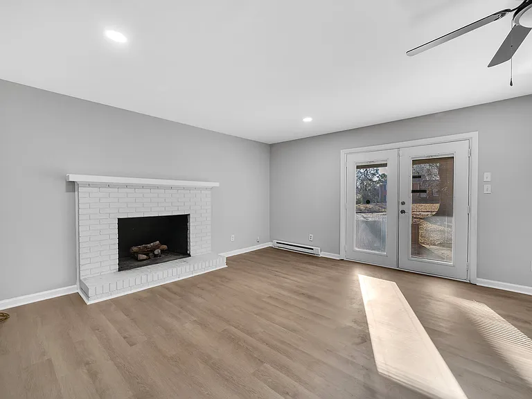 Sunlea Ln — Photo 8