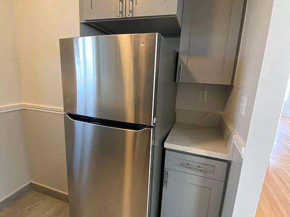 3rd image of 585 Page St APT 5