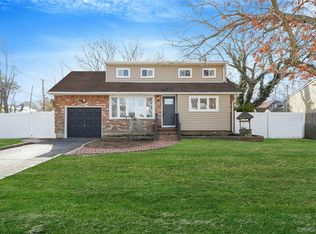 8 Elwood Rd, Centereach, NY 11720