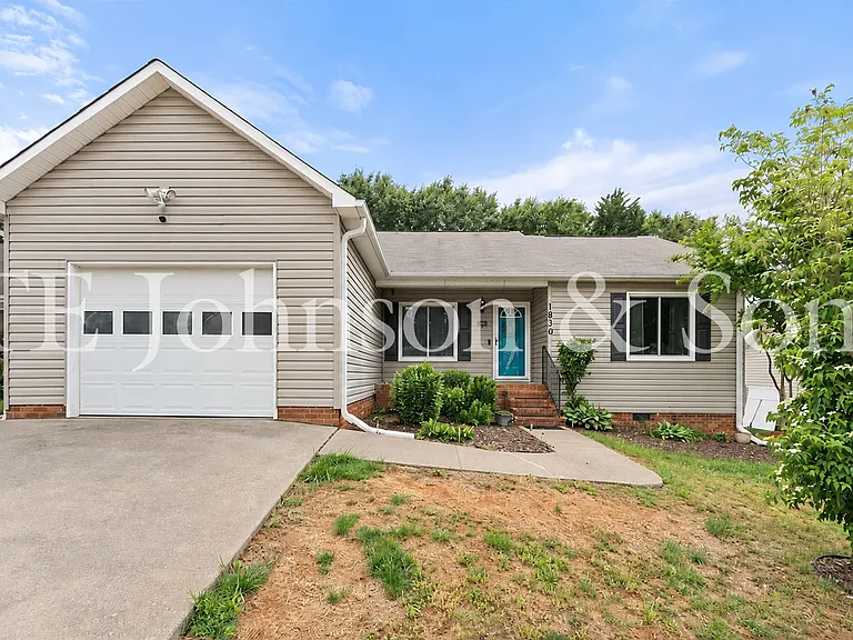 1830 Camden Forest Dr — Photo 1